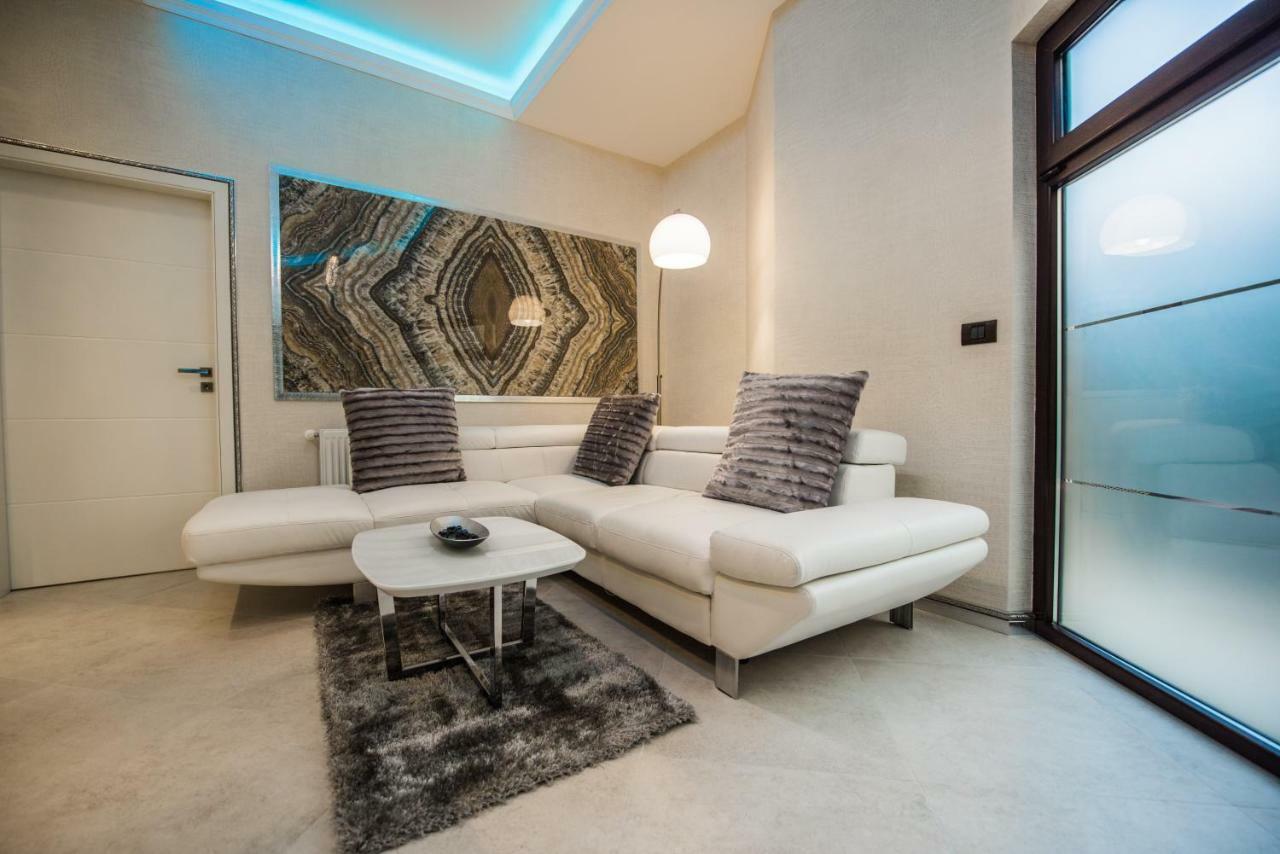 H & V Residence - Diamond Bungalow Apartment Арад Экстерьер фото